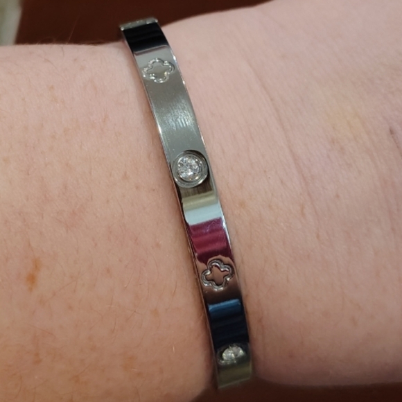 Mazan Creation Jewelry - Elegant Silver Colored Bracelet with Crystal Accents Hinged Closure